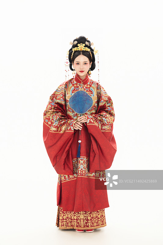 白色背景下穿着中国明朝明制汉服服饰的少女图片素材