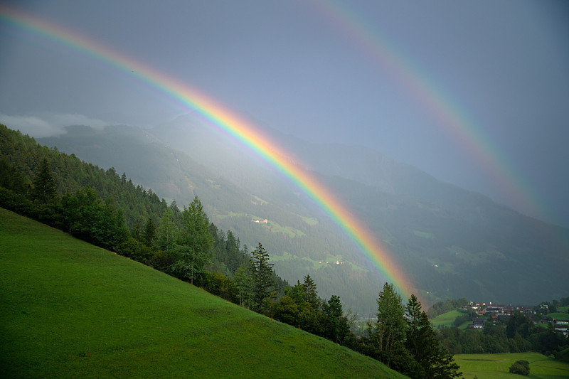 奧地利連茨上空的彩虹圖片素材