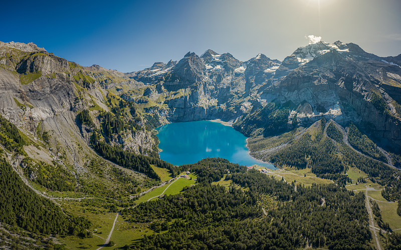 瑞士伯爾尼坎頓Kandersteg山湖的景色圖片素材
