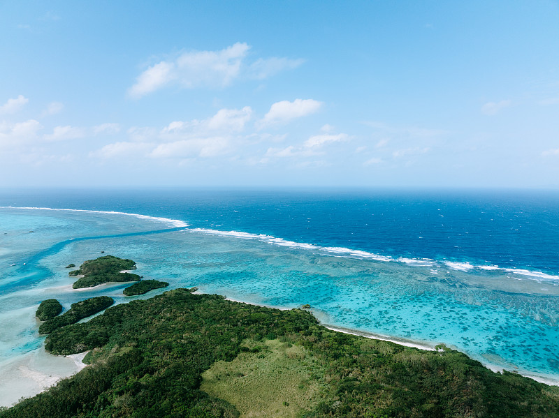 熱帶島嶼和珊瑚礁的鳥瞰圖，石垣，沖繩，日本攝影圖片