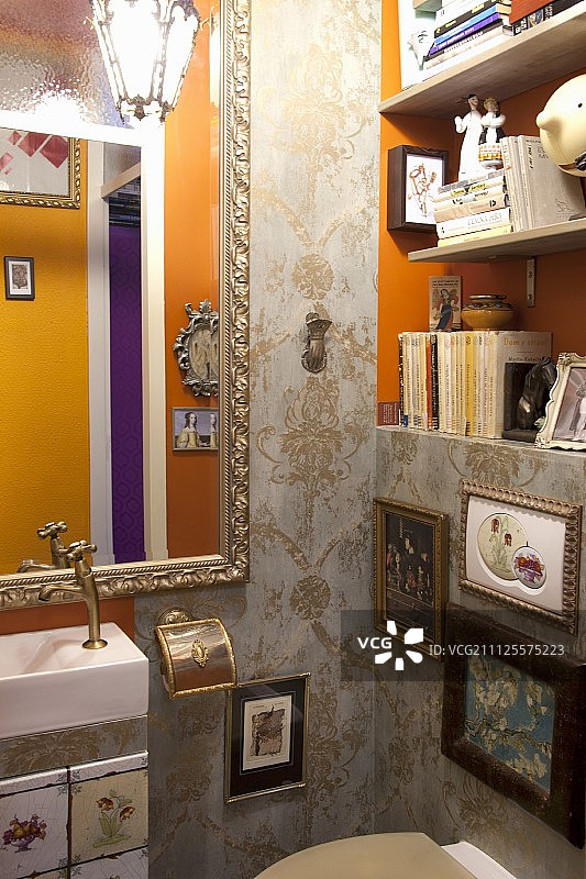 华丽的客人WC装饰墙纸，巴洛克镜和画廊的图片图片素材