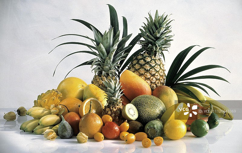 一堆什锦热带水果的静物图片素材