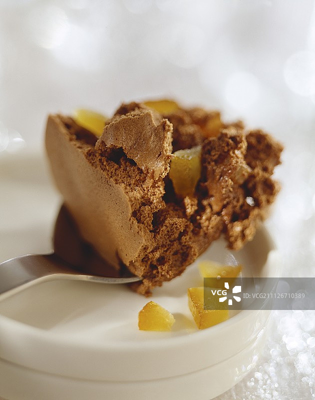 巧克力蛋糕和蜜饯橘子图片素材