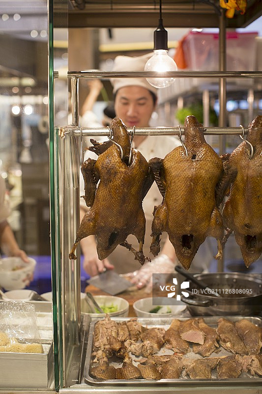 曼谷街头卖烤鸭的小贩图片素材