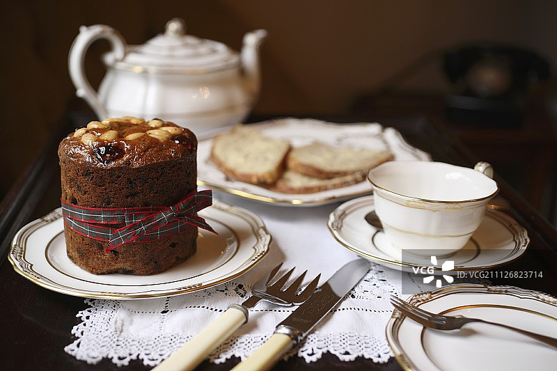 下午茶，苏格兰水果蛋糕，面包和黄油图片素材