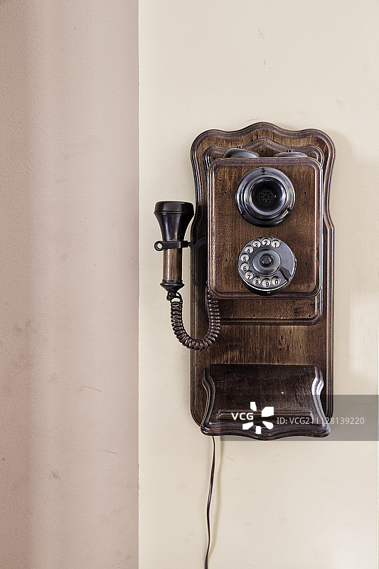 复古的木制电话图片素材