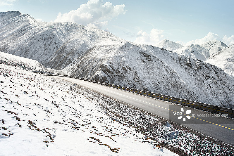 西藏冰雪道路图片素材