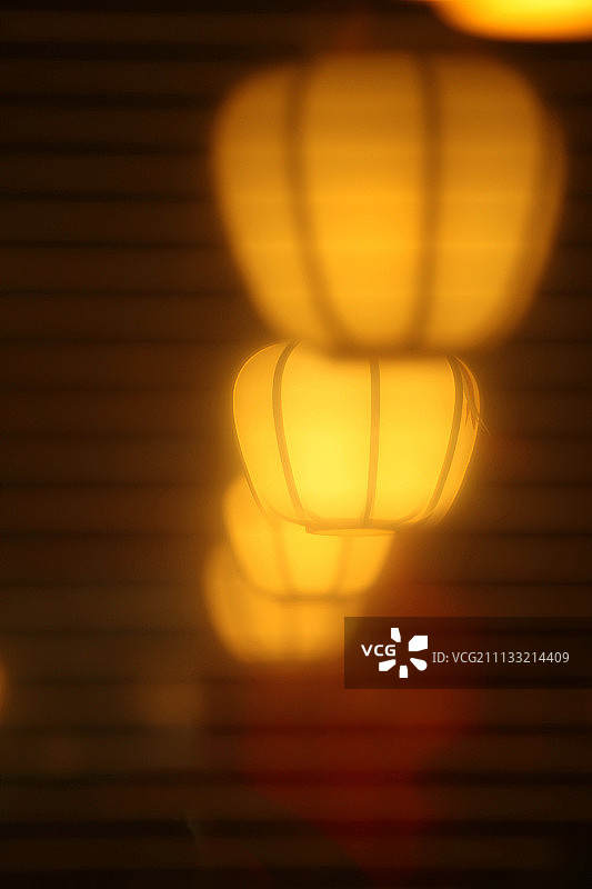 暖色调的灯影（云南省昆明市）图片素材