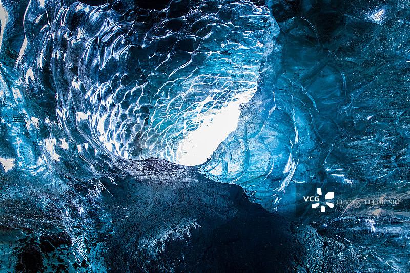 螺旋形冰洞-冰岛图片素材