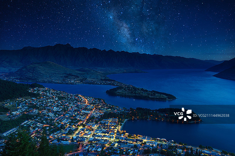 新西兰南岛皇后镇山顶鸟瞰图片素材