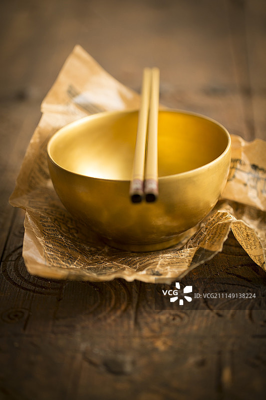 金碗配筷子图片素材