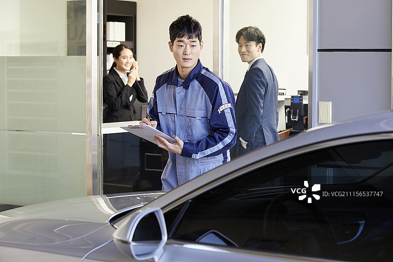 汽车服务中心、工人、客户建议,韩国人图片素材