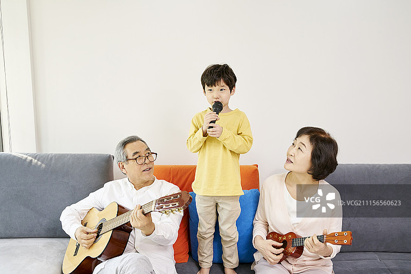 婴儿护理,祖父,祖母,孙子,韩国人图片素材