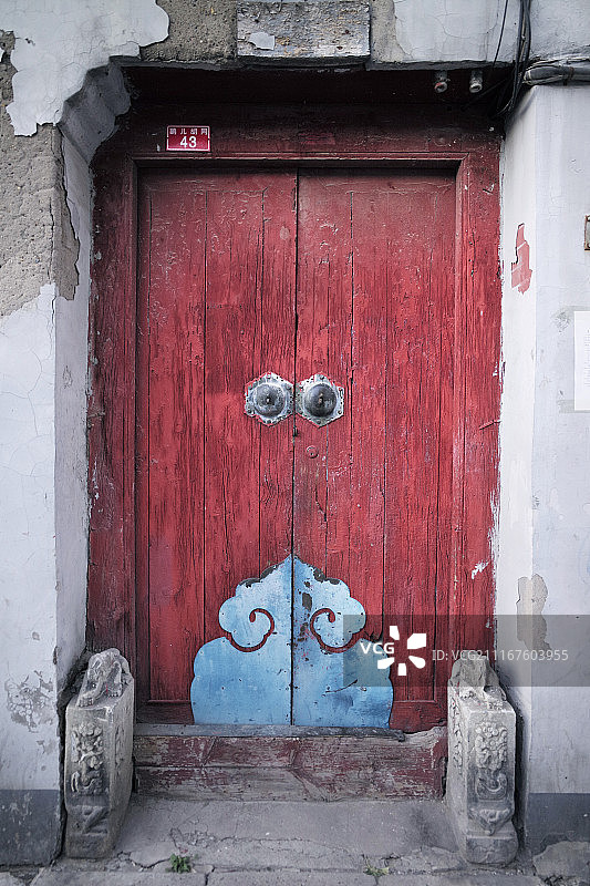 东方元素老北京胡同红门与门环图片素材