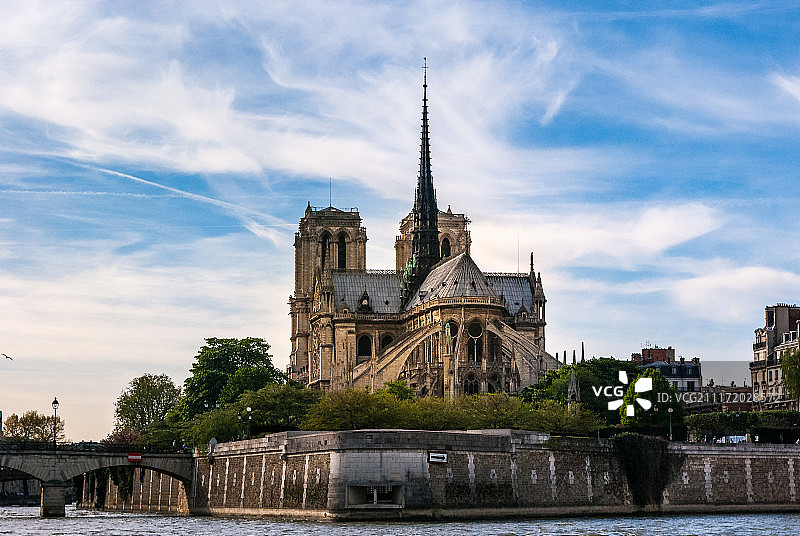 巴黎圣母院和塞纳河。图片素材