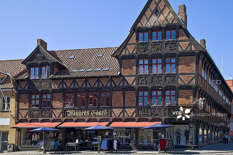 欧洲，丹麦，福南，斯温伯格购物街上的旧半木房子图片素材