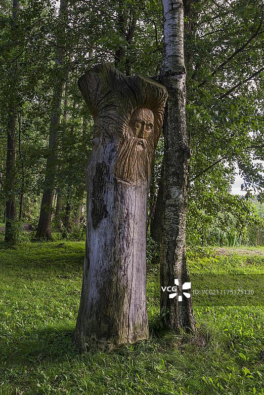 木雕，Mazurski Eden或Masurian伊甸园，Galindian文化的重建，Gmina Ruciane-Nida, Warmian-Masurian Voivodeship，波兰，欧洲图片素材