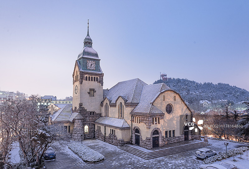 青岛雪后夜景，教堂图片素材