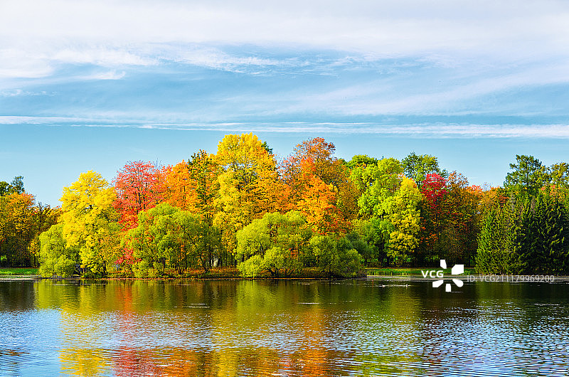 丰富多彩的秋天的公园图片素材