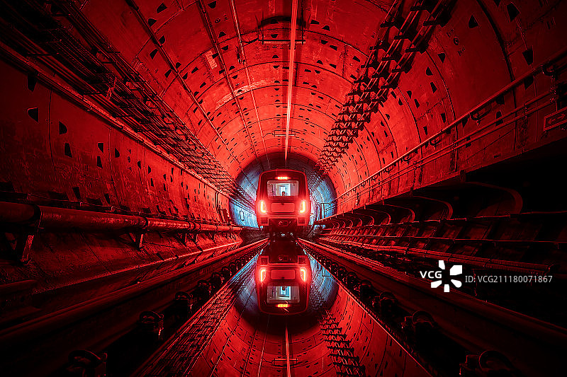 隧道内的列车图片素材
