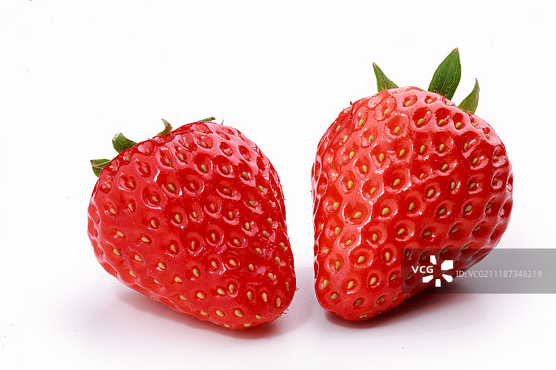 两个成熟的草莓图片素材