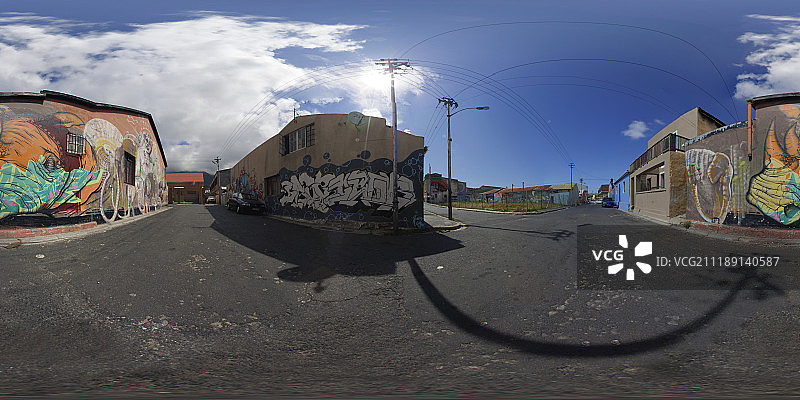 360掳 HDRI showing an inner city road with painted street art in Cape Town, South Africa图片素材