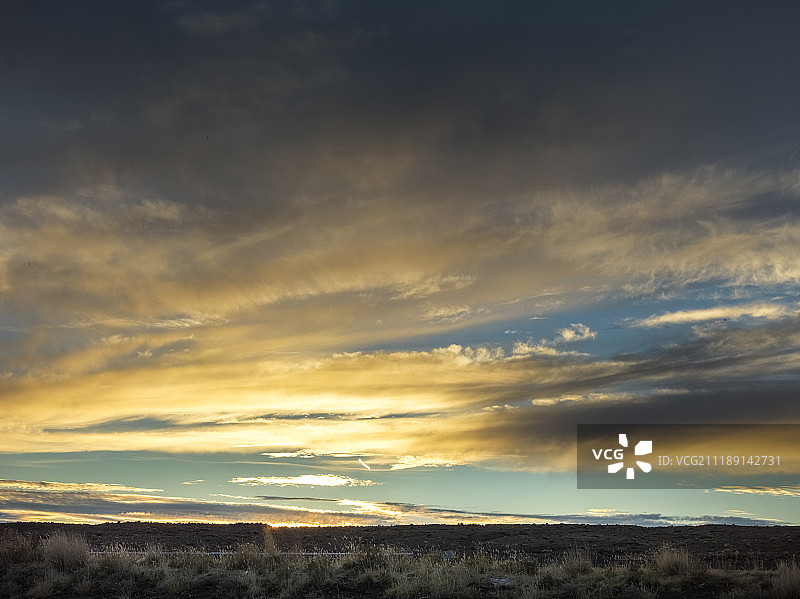 后板显示在美国干旱的岩石沙漠景观的一个观点图片素材