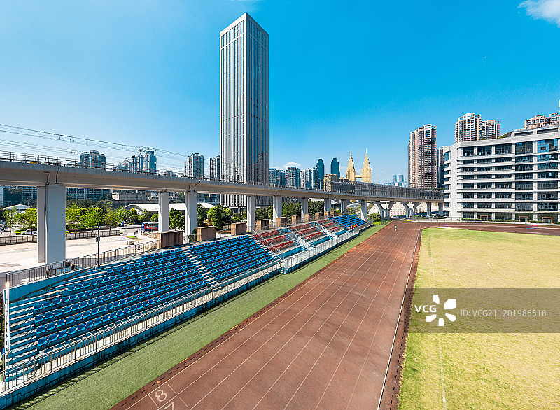 重庆南滨路轻轨足球场图片素材