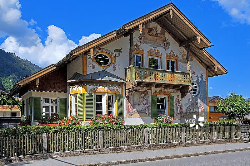rokappchenhaus与典型的Luftlmalerei, Oberammergau, Passion Play Village, Ammertal, amergauer Alps，上巴伐利亚，德国，欧洲图片素材