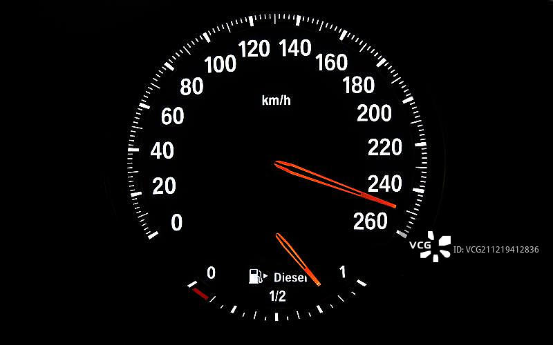 黑色背景柴油机燃油测量表限速标志交通车厢汽车展开全部关键词相似图