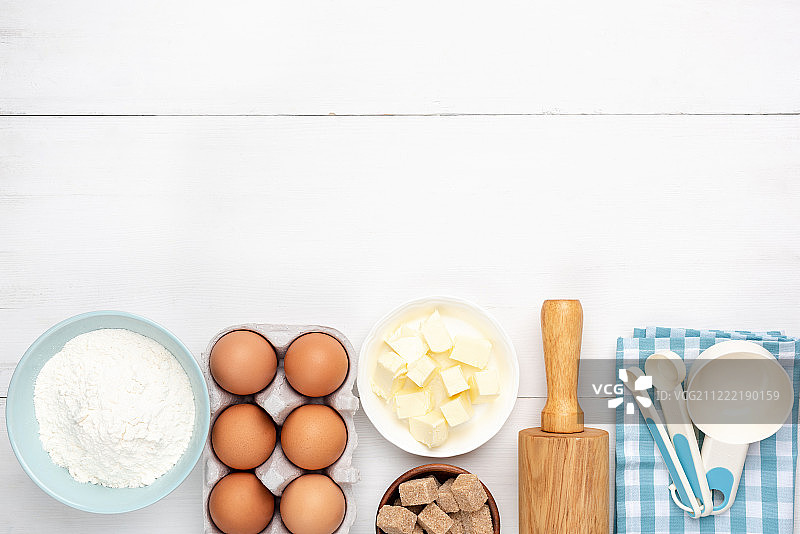 鸡蛋，面粉，黄油和糖。烘焙原料图片素材