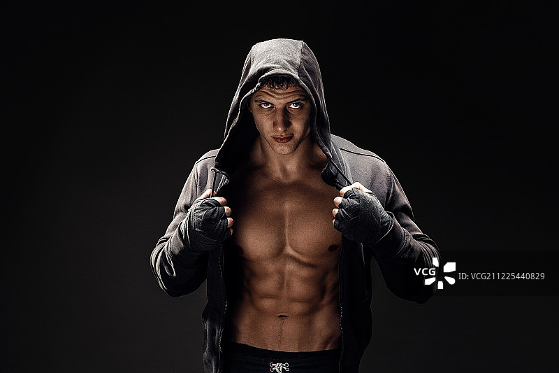 强壮的运动员健康模型躯干显示六块腹肌图片素材