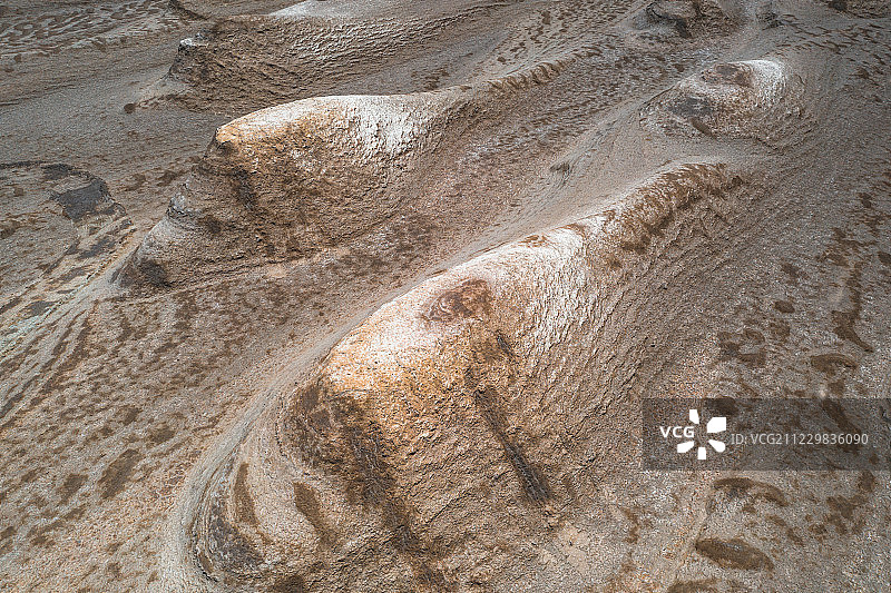 戈壁滩上沙漠与岩石图片素材