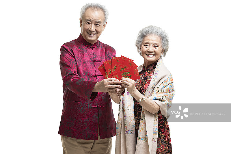 快乐的老年夫妇手拿红包图片素材