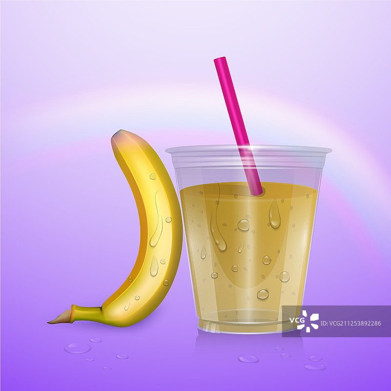 塑料杯里的香蕉汁图片素材
