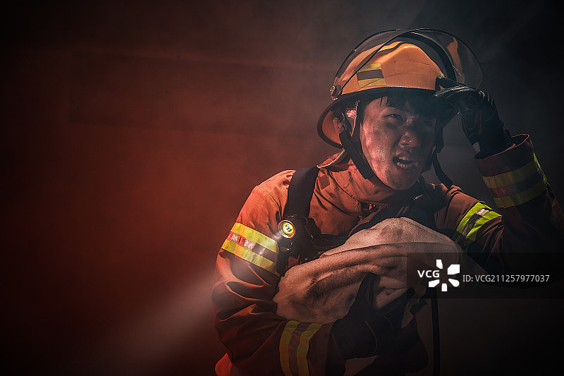 英雄，消防员，火灾，事故，紧急情况，火焰，救援，逃生图片素材