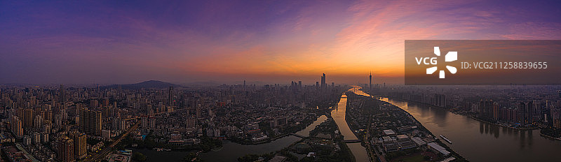 航拍视角下的广州城市天际线日出晨曦图片素材