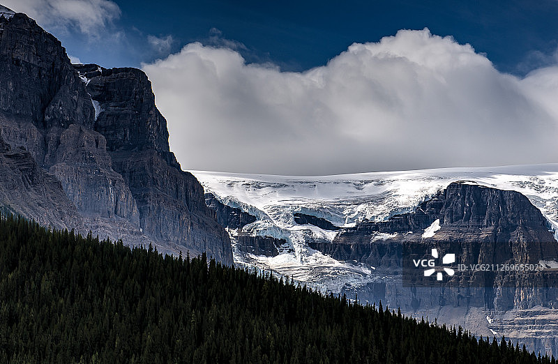 加拿大贾斯帕公园旅馆的冰川景观图片素材