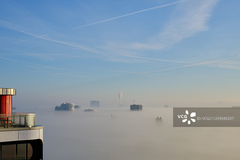 雾中的城市屋顶，哥本哈根，丹麦图片素材