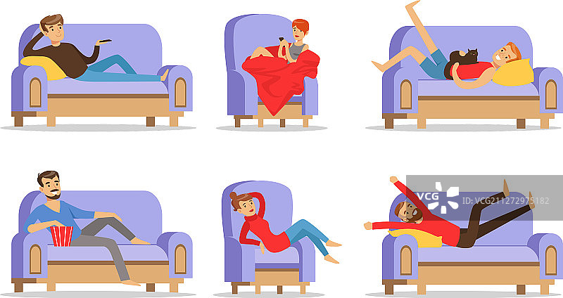 男男女女都坐在蓝色的沙发上休息图片素材