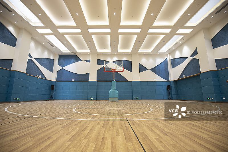 空旷的室内篮球场图片素材