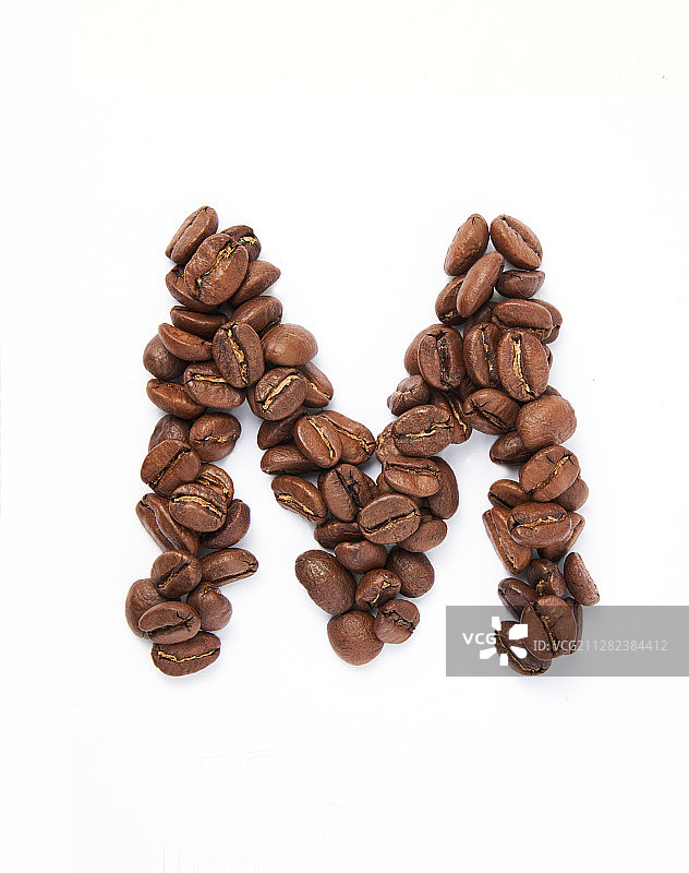 创意咖啡豆字母M图片素材