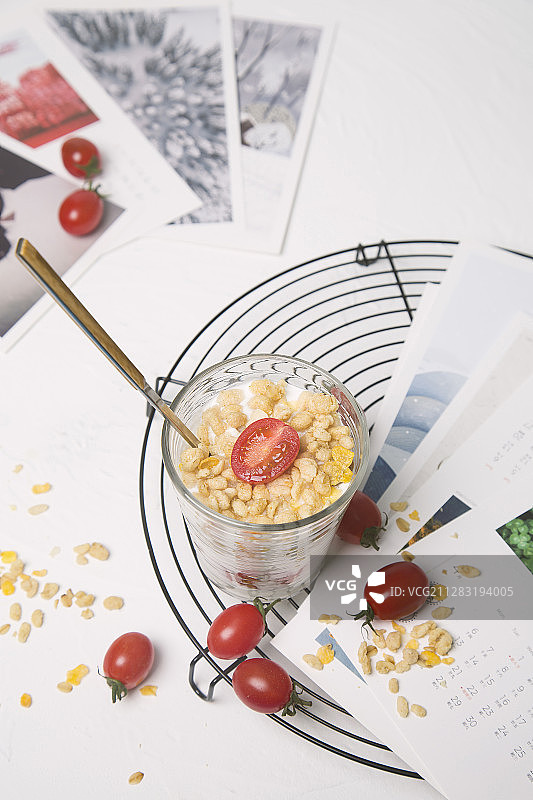 营养的酸奶燕麦杯图片素材