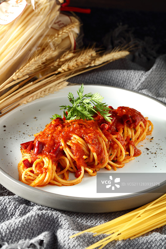 西餐美食意大利番茄牛肉丁面图片素材