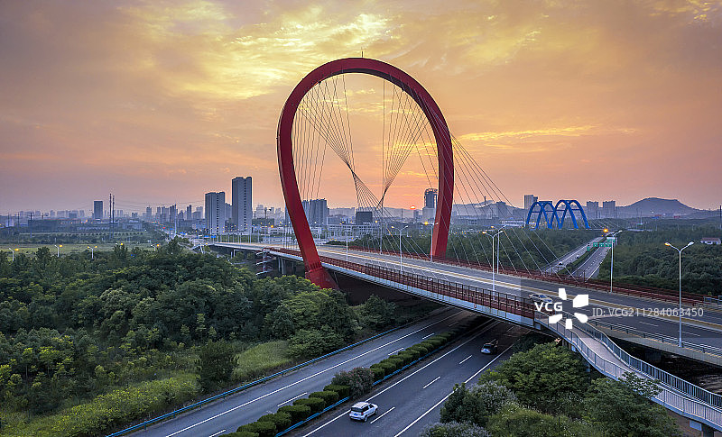 武汉光谷九龙大桥 未来之门图片素材