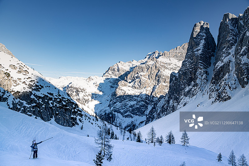 意大利冬季的白云石徒步者图片素材