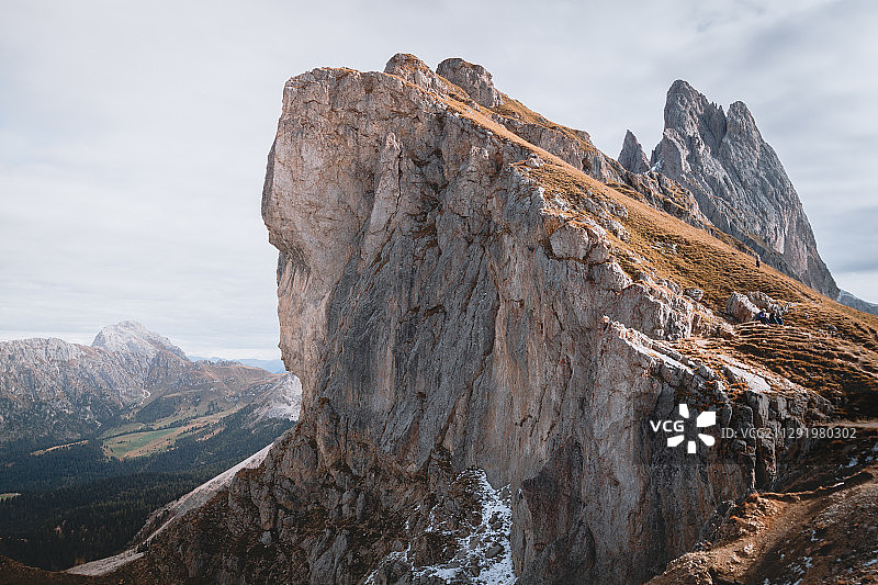 意大利特伦蒂诺-上阿迪杰乌尔蒂杰的悬崖景观图片素材