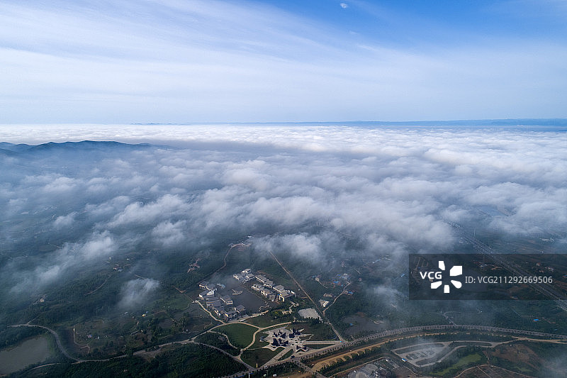 航拍城市蓝天白云平流雾图片素材