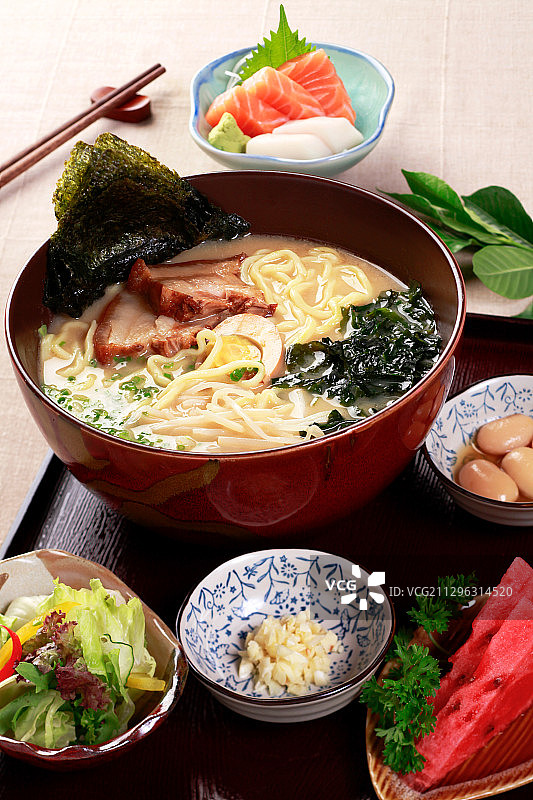 日本料理定食面条图片素材