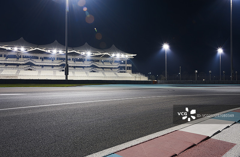 迪拜国际赛车场夜赛赛道图片素材